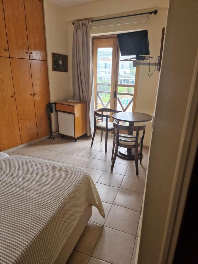 Y & P Latchi Hotel Eksteriør billede