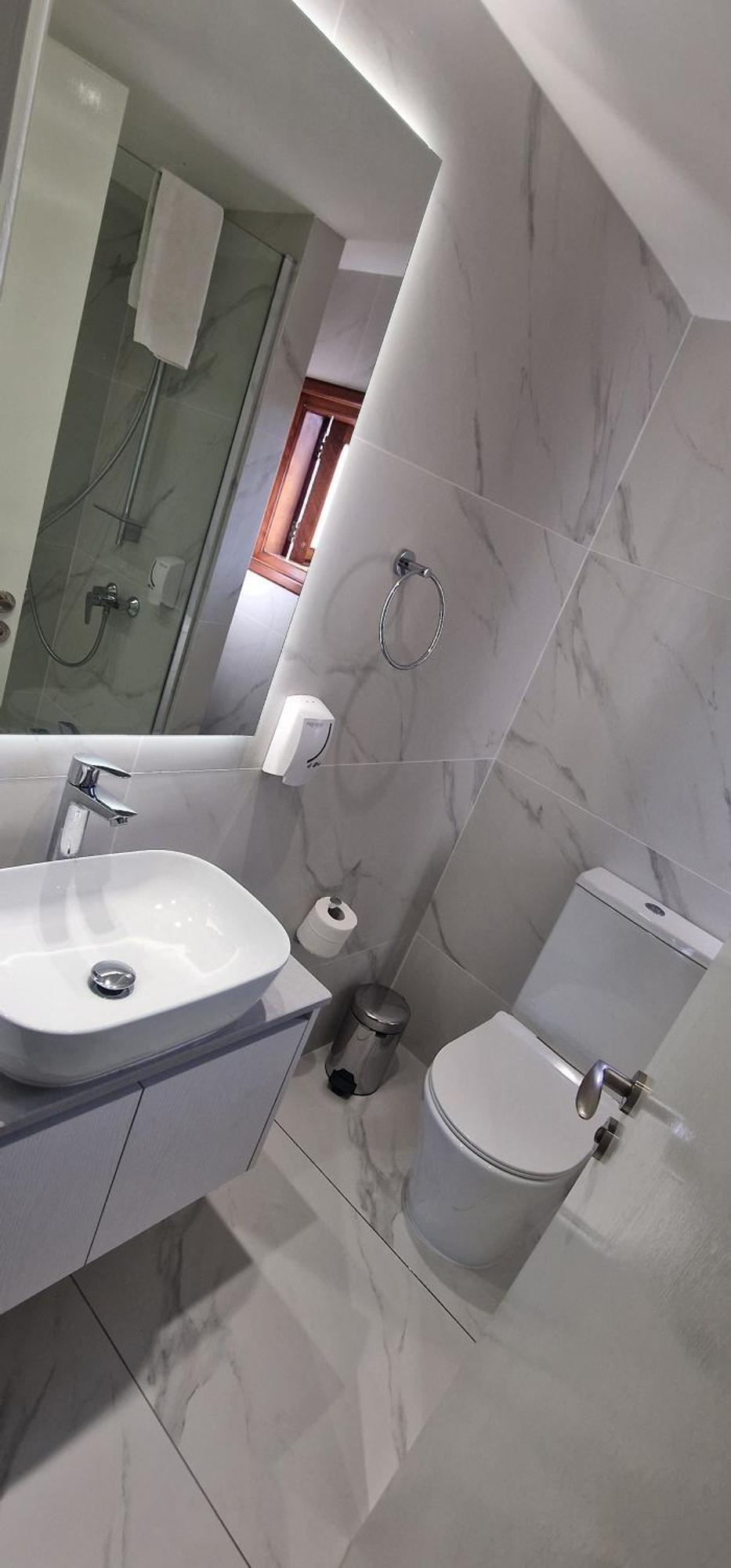 Y & P Latchi Hotel Værelse billede